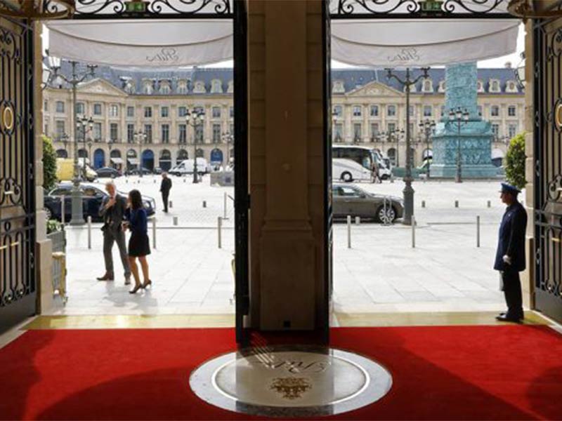 أميرة سعودية تتعرض للسرقة بفندق ريتز في باريس!